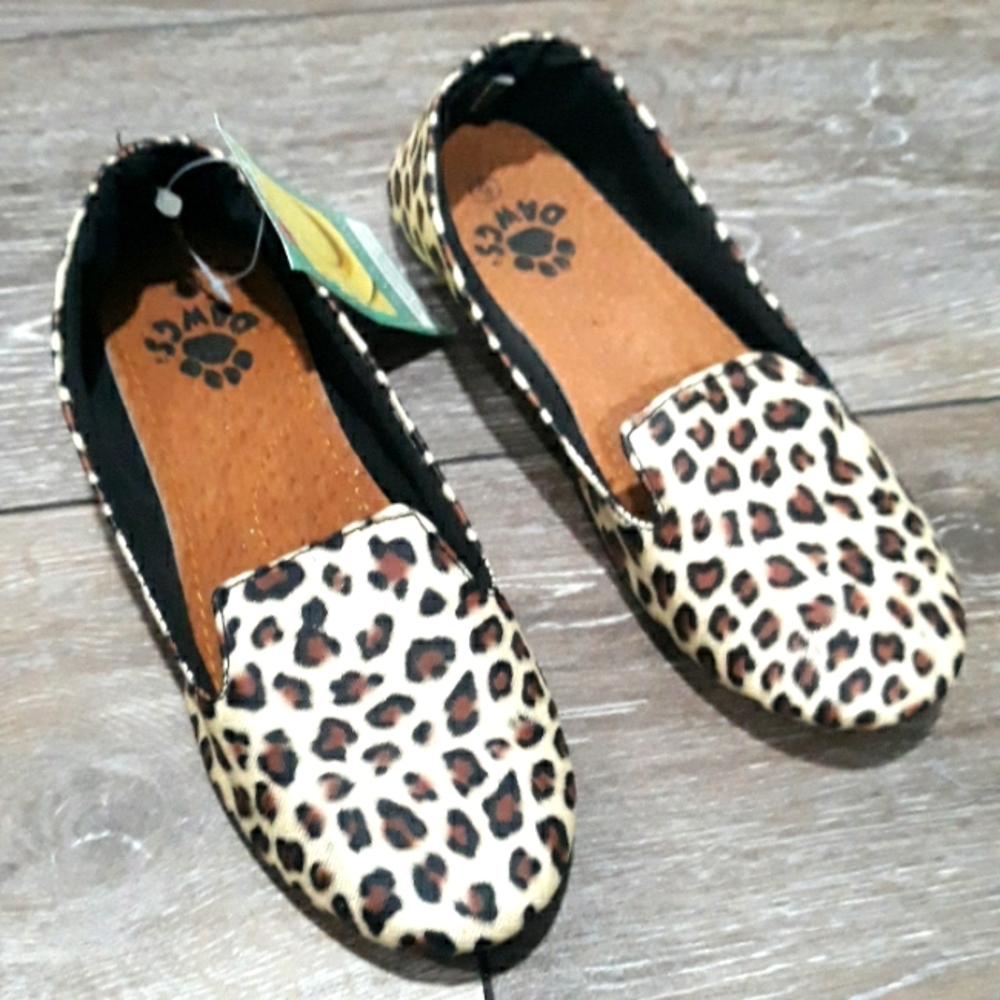 Dawgs womens animal print brown and cream fabric flats. NWT. Size 6